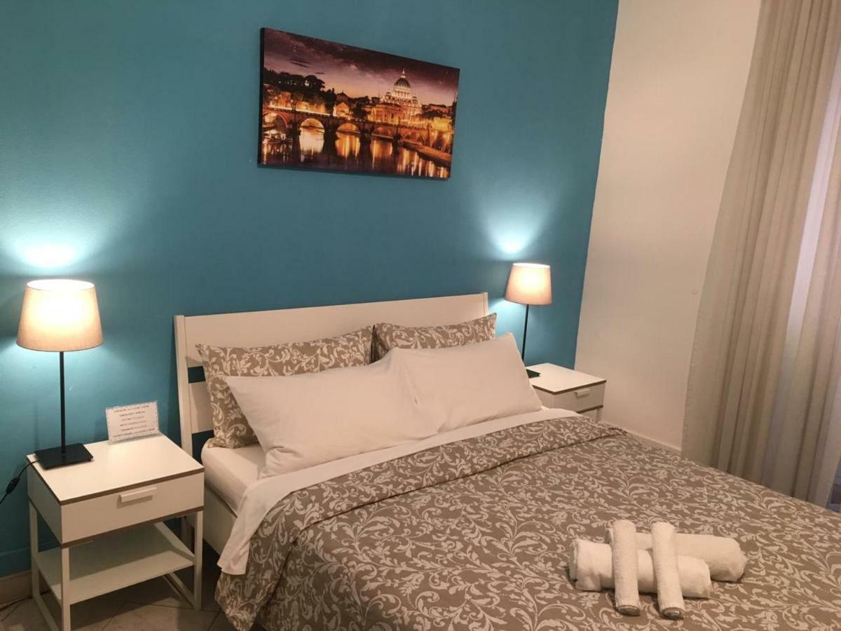 Amoraroma, Economy With Shared Bathrooms